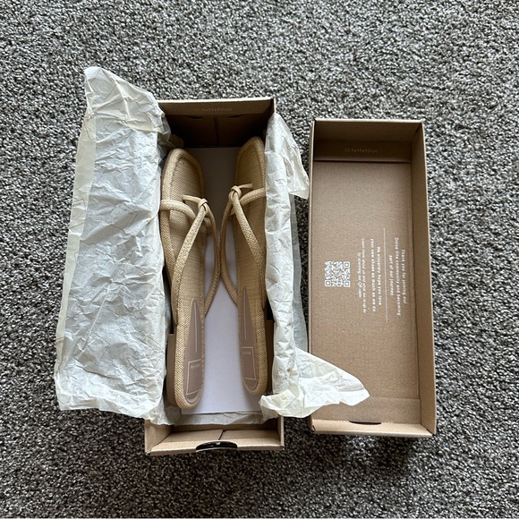 Dolce Vita Sandals - Picture 2 of 4